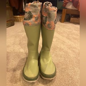 Woman’s forager muck boots tall